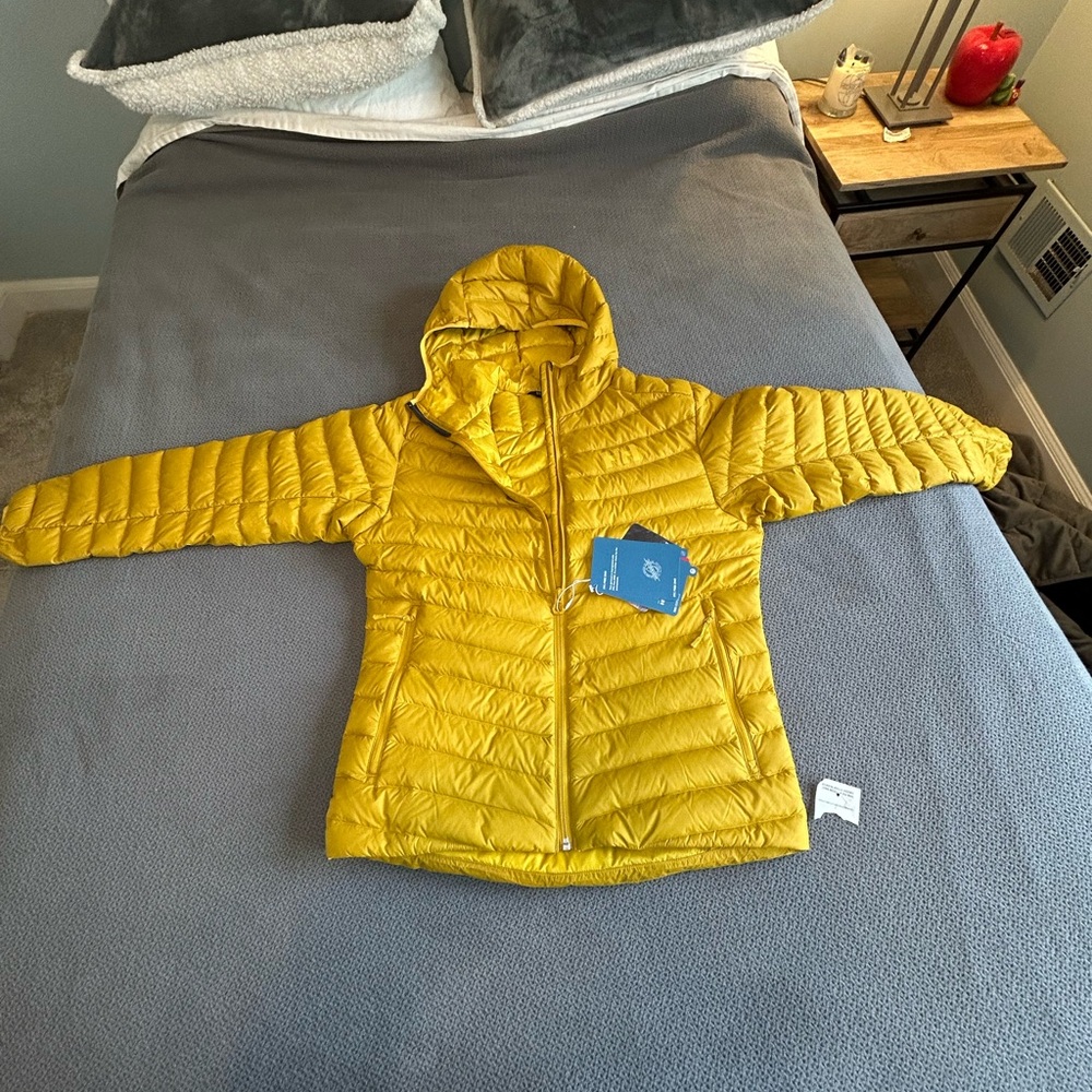 Helly Hansen Yellow Puffer Jacket Lightweight Hooded Insulation